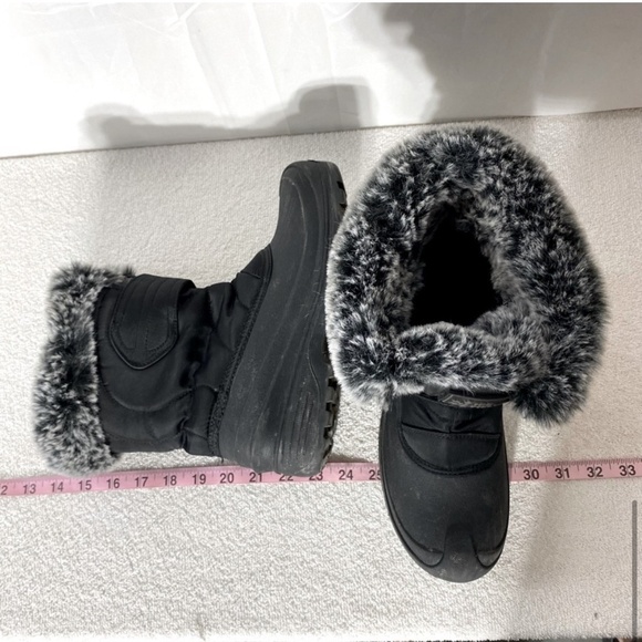 Ice Fields Black Insulated Short Winter Boots With Faux Fur Trim Ankle Boots 7 - Picture 13 of 14